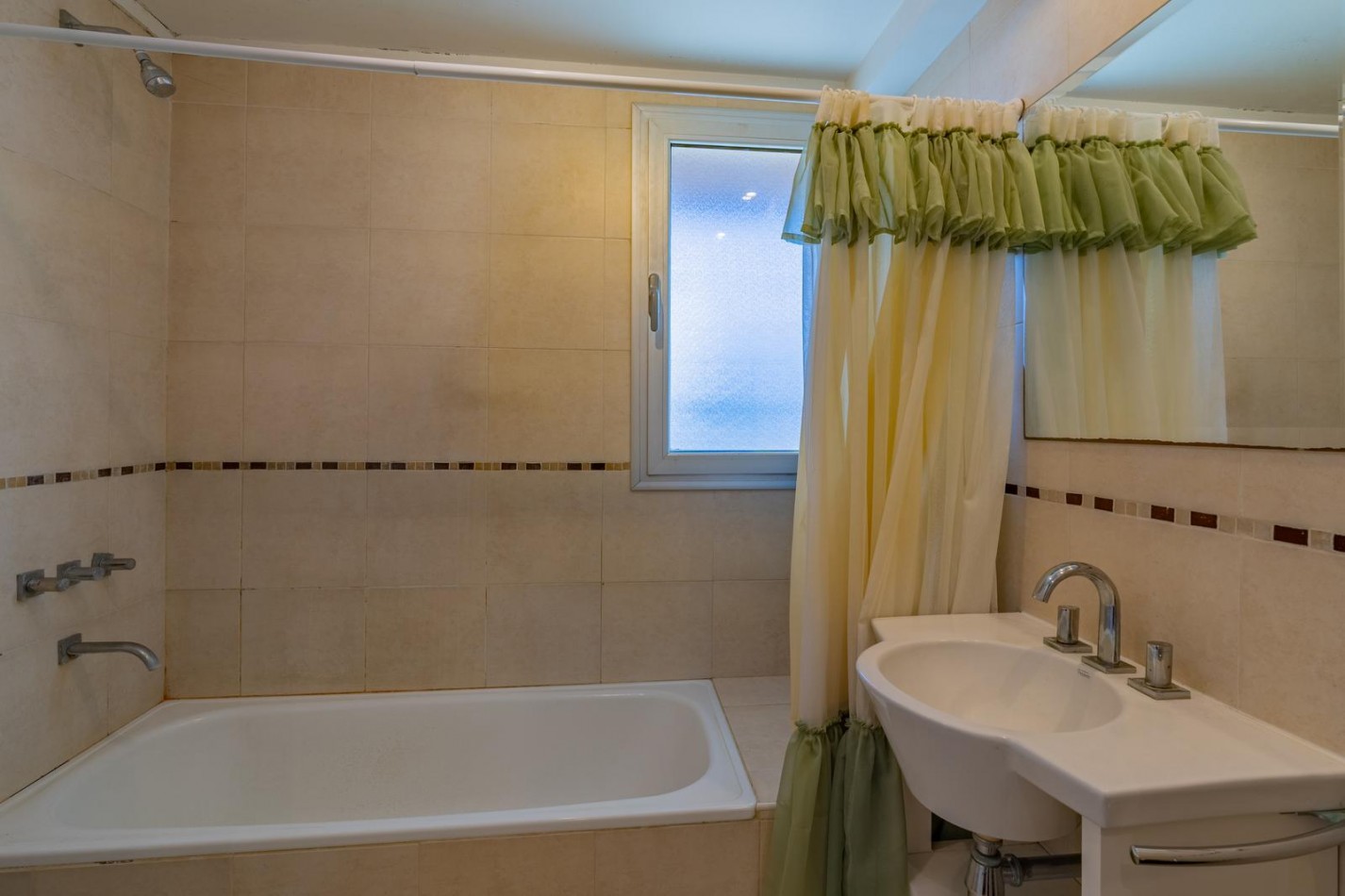 Departamento 4 Ambientes con pequeña Vista al Mar - Playa Grande, Mar del Plata