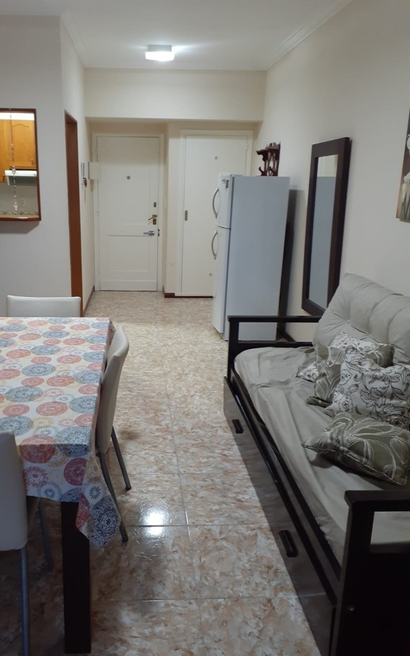 departamento 2 ambientes con balcon a la calle