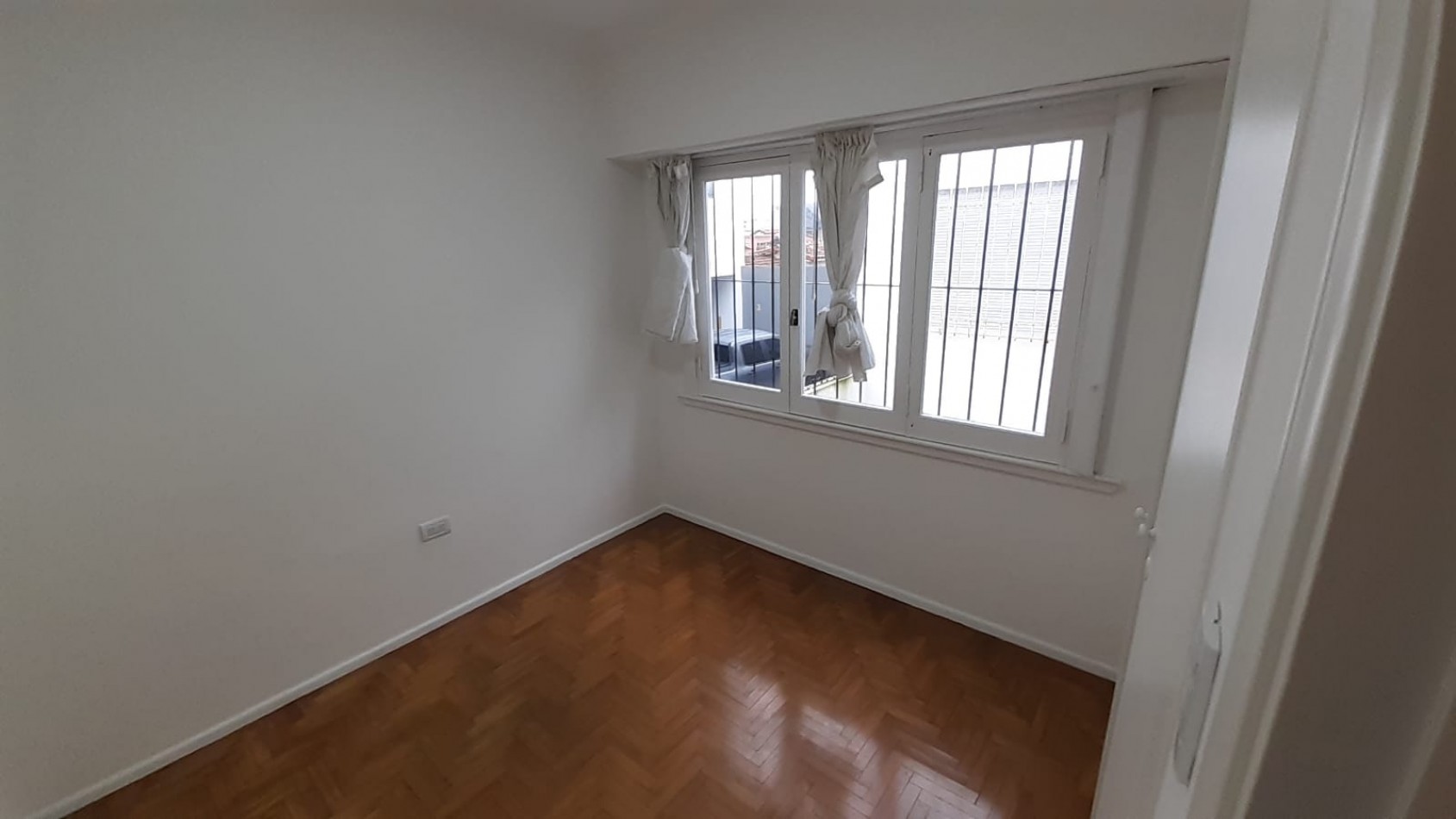 ph 3 amb primer piso contrafrente reciclado a nuevo con gran balcon