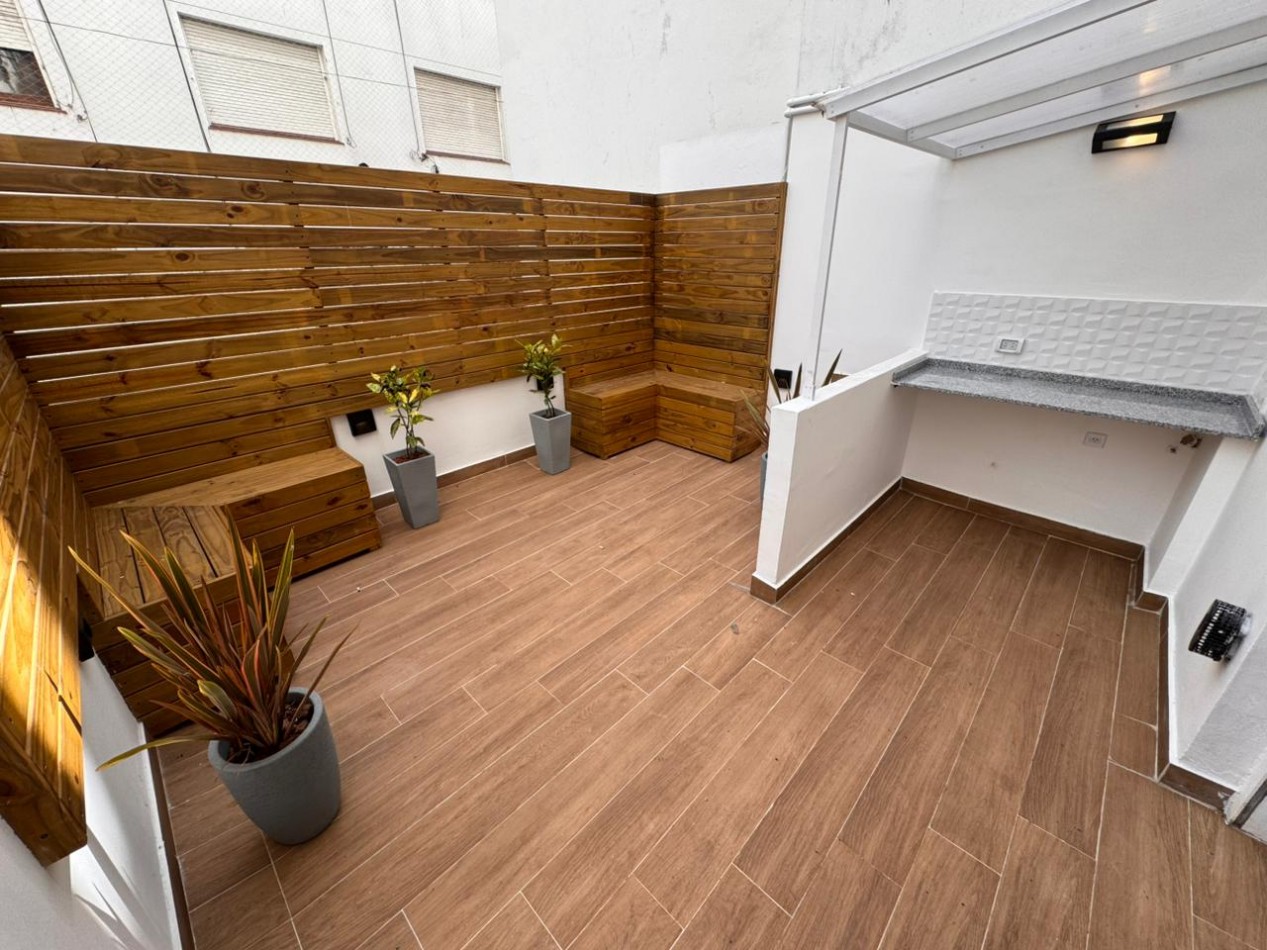 departamento monoambiente contrafrente con patio impecable estado