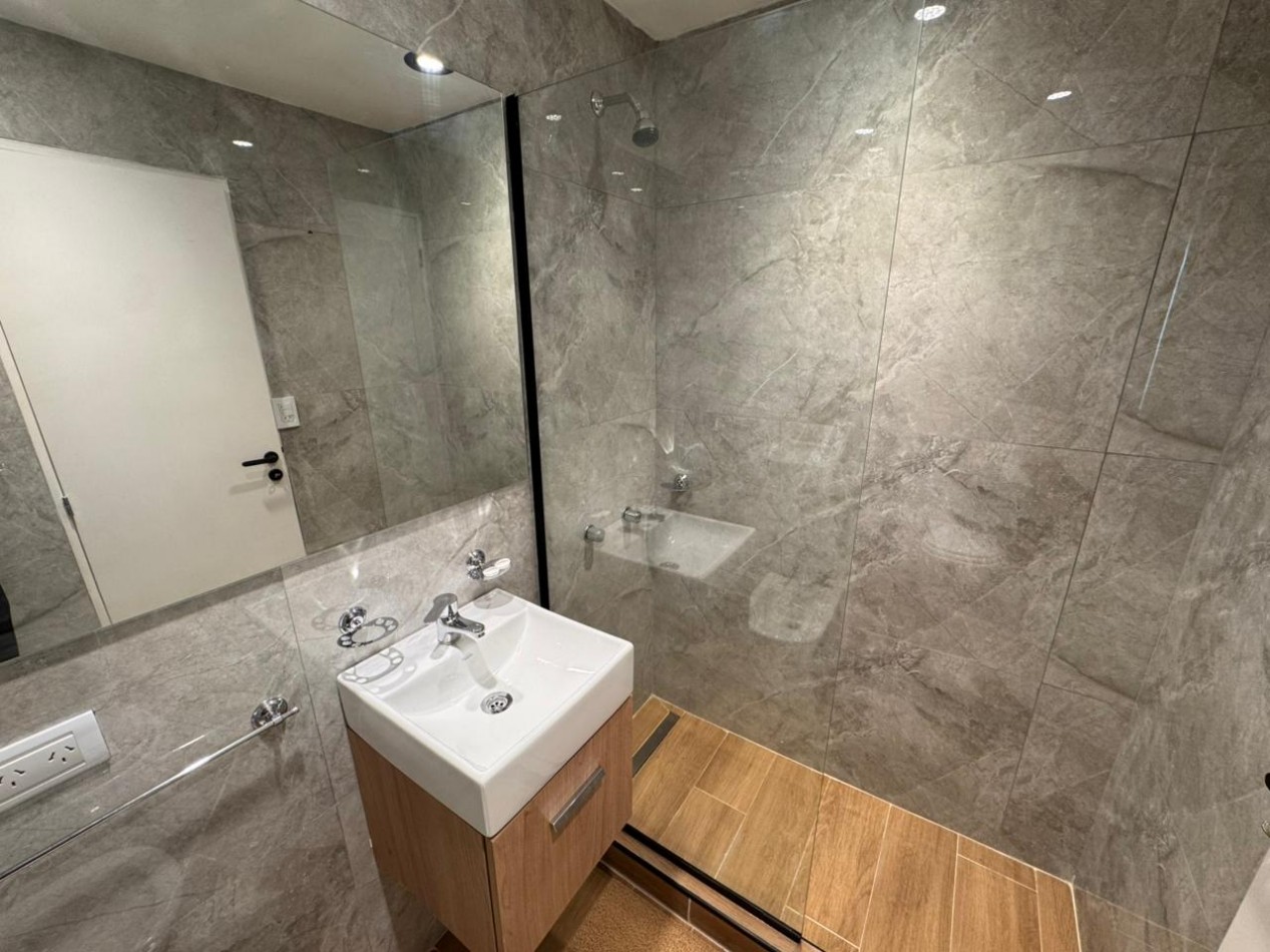 departamento monoambiente contrafrente con patio impecable estado