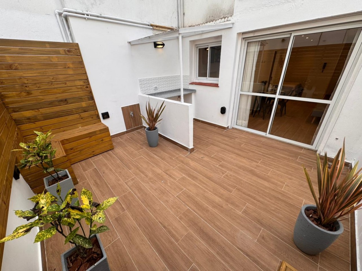 departamento monoambiente contrafrente con patio impecable estado