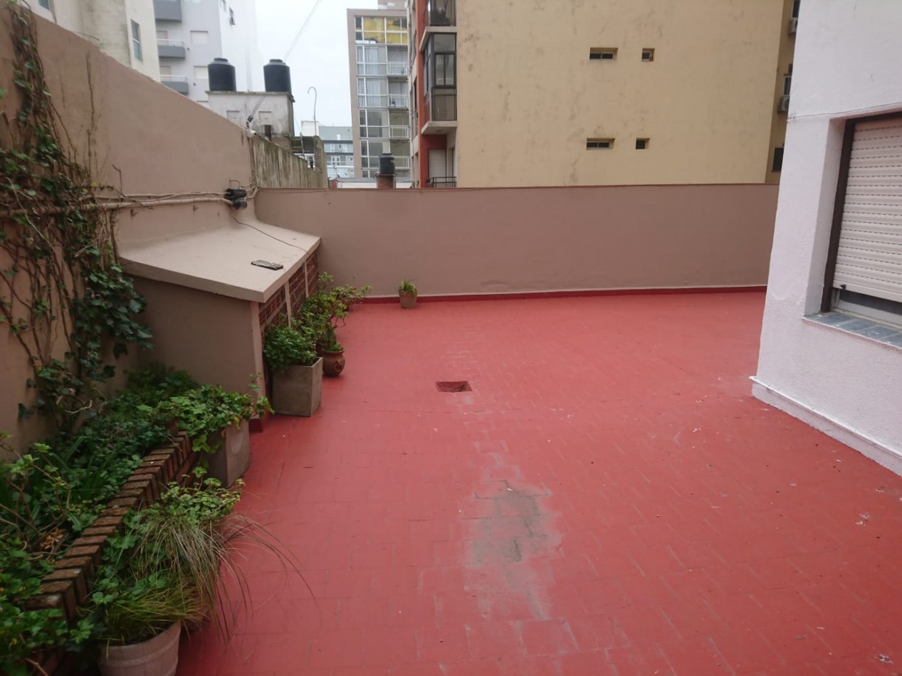 Departamento 2 ambientes contrafrente con patio
